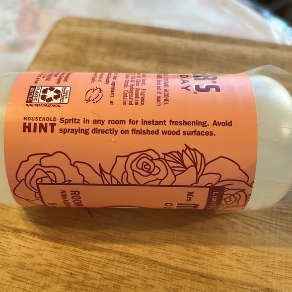 Mrs. Meyer’s Clean Day Room Freshener Rose Scent Limited Edition 8 Fl Oz New - Picture 6 of 8